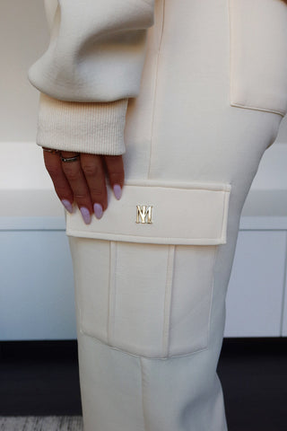 Studio plush Soufflé cargo pocket detail soft textured fabric